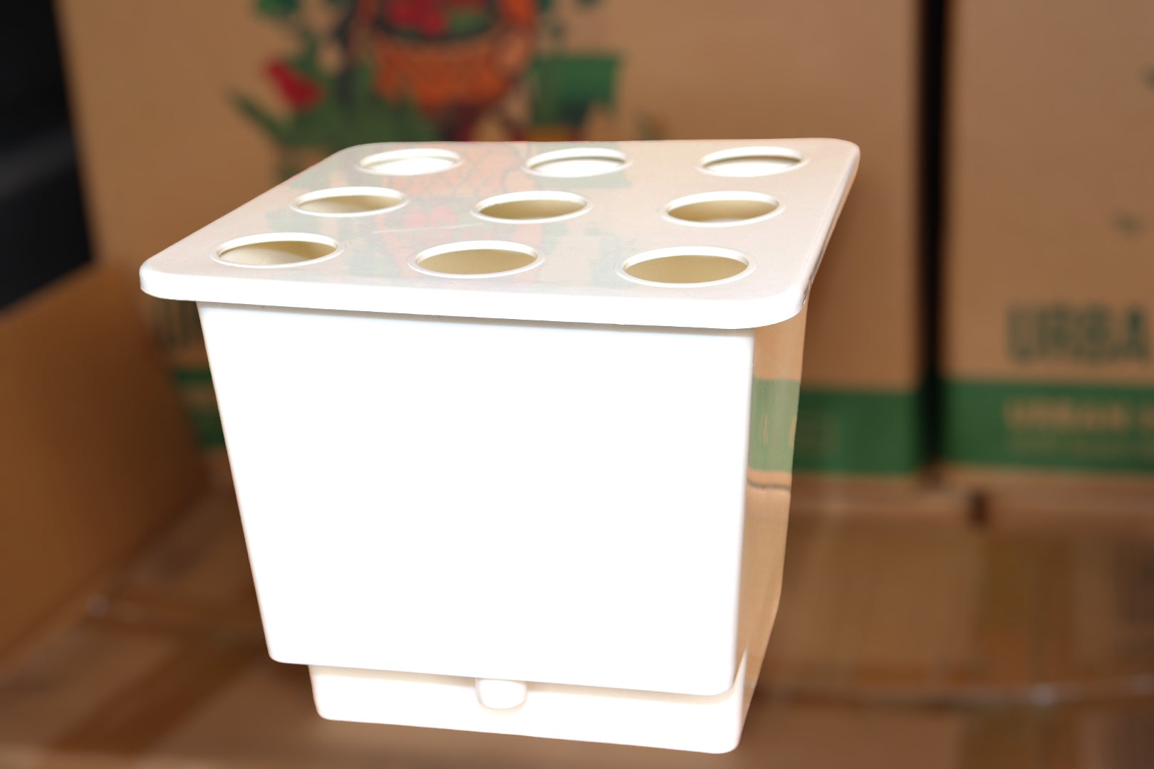 HYDROPONIC BUCKET 9 PLANTS (9 POTS)